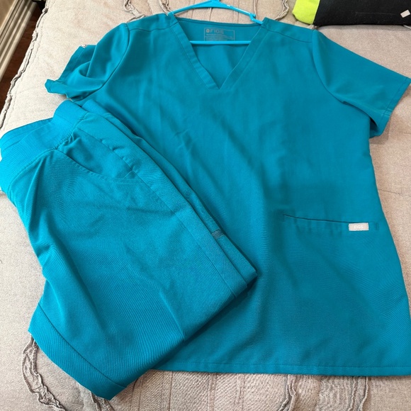 Figs Other - Fib scrubs